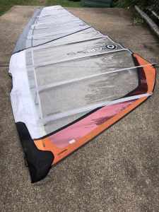 Neilpryde V8 7.0 windsurfing sail