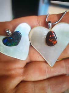 OPAL PENDANT SET WITH PEARL SHELL