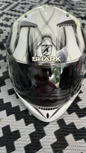 Shark (L) motorcycle helmet