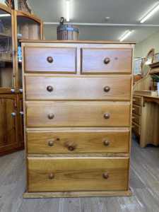 Tallboy or chest of drawers