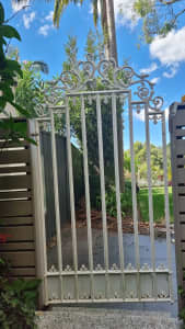 Metal side gate - white ornate