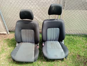 2004 Ford courier front seats 