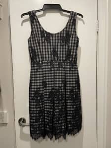Review S12 Black dress