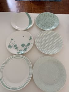 Set of 6 Royal doulton dinner plates