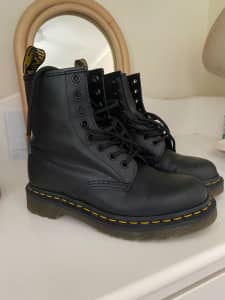 Worn Once, Doc Martens 1460 8 EYE BOOT BLACK SMOOTH