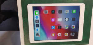 IPad Air Silver/white 16GB, Used, Excellent condition