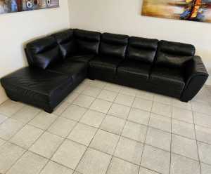 HARVEY NORMAN Genuine leather couch. Leather Sofa LOUNGE RRP $3290