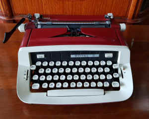 Vintage Royal Custom III manual typewriter