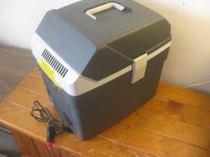 VOLVO Cooler / Heater Box (XC60) 2014 (Portable) 12V Connector (Works)