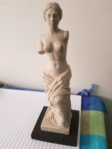 Sculpture of Venus 