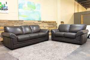 Genuine Leather Chocolate 5 Seater Lounge Suite. Excellent Condition