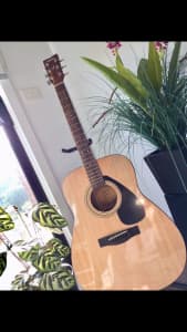 YAMAHA F310P Acoustic Guitar with Accessories.