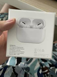 Like New! Apple Airpods Pro 2022 White - MagSafe