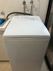 F&P 5.5kg washing machine