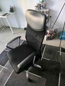 Office chair - Black Executive Mesh Office Chair