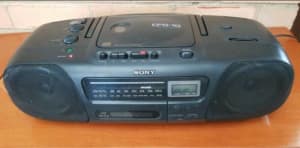 Retro Sony Portable Boombox AM/FM radio / CD / cassette.