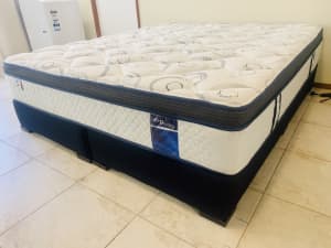 Almost new luxury king bed ensemble ( base and mattress) can deliver