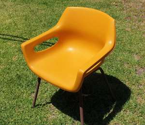 Vintage retro 1970s hobnob chair