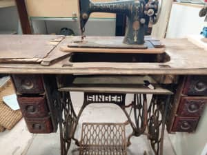 Antique singer sewing machine CEASED $65 SALE PRICE