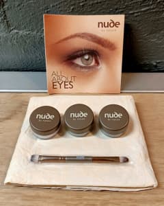 New Nude by Nature Natural Eyeshadow Trio Smoky