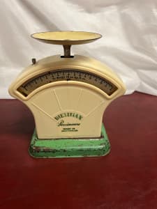 Vintage Dietitian Persinware Scales