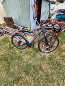 Mountain bicycle in ok condition its just to big for me 
