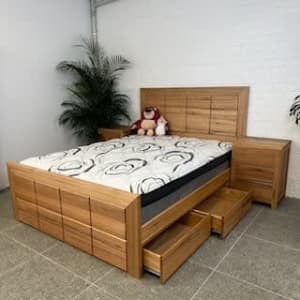 Queen Size Wormy Chessnut Bed with Four Draws - 10 Year Warranty!!!