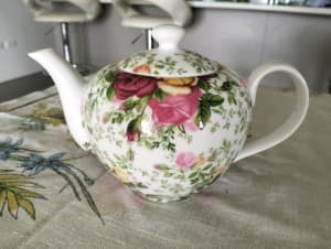Royal Albert Old Country Roses Teapot Brand New Made in England