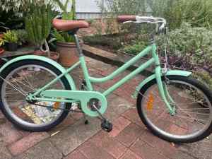 Girls Classic 16 inch Vintage Bike (Pedal)