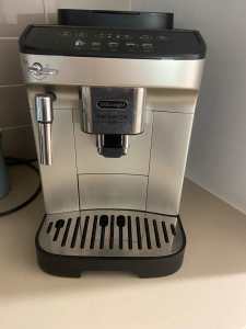 Delonghi Magnifica Evo Coffee Machine