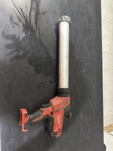 Milwaukee 18v caulking gun with rapid charger and 4.0 ah