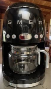 SMEG DRIP FILTER COFFEE MACHINE -10 Cup, model DCF02BLAU, Hardly used