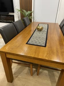 Dinning table set with 6 leather chair for sale