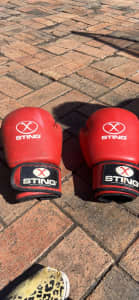 Sting red boxing gloves