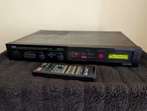 YAMAHA DSP-1 Natural Sound
Digital Sound Field Processor with Remote 