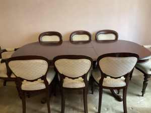 Dining table Victorian style with 8 chairs