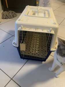 Pet travel carrier/travel cage