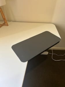 Desk accessory: Corner Lozenge for workstation.