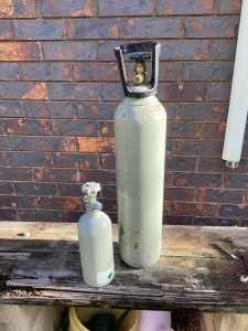 Co2 gas cylinders