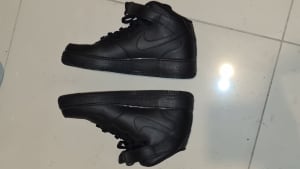 BRAND-NEW Airforce 1 Mid Black Size US 9