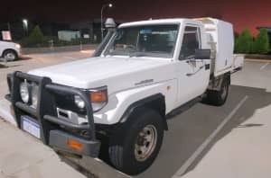2000 Toyota Landcruiser (4x4) 5 Sp Manual 4x4 Trayback with Tool Boxes