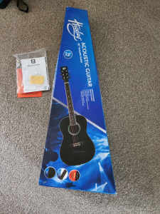 3/4 size Acoustic Guitar good condition in box