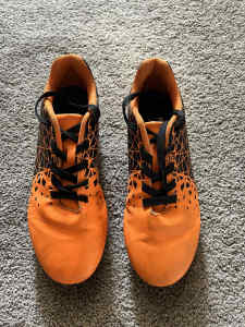 Footy / soccer boots - Size 4