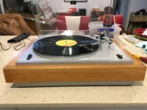 Yamaha 1970s turntable with solid wood plinth