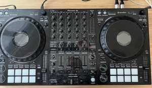 Pioneeer DDJ-100 DJ Controller For Rekordbox with a Case