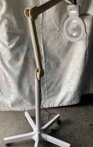 Magnifying Lamp With Tripod Beauty Salon 8w