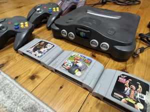 NINTENDO 64 - CONSOLE, 3 CONTROLLERS AND 3 GAMES INCLUDING MARIO KART