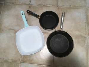 3 fry pans like as new.