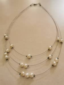 Wanted: necklace with faux pearl beads