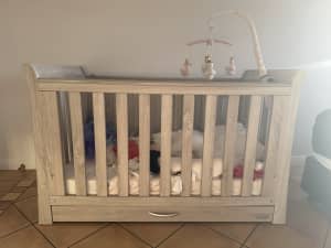 Selling my baby cot